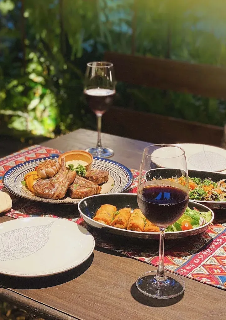 Rượu vang bao nhiêu calo? Uống vang có béo không